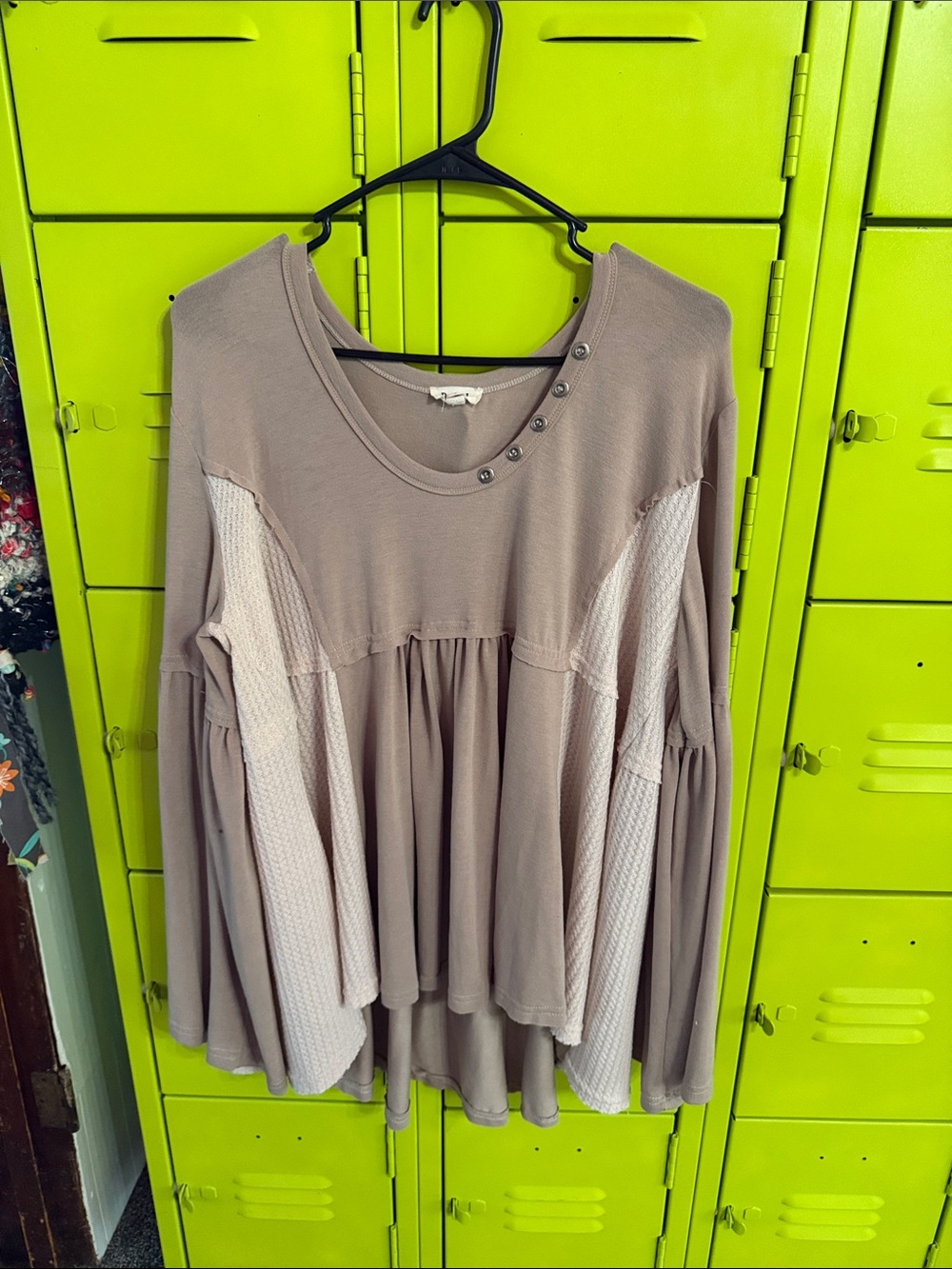 POL Taupe Long-Sleeve Peasant Tunic with Cream Waffle Insets